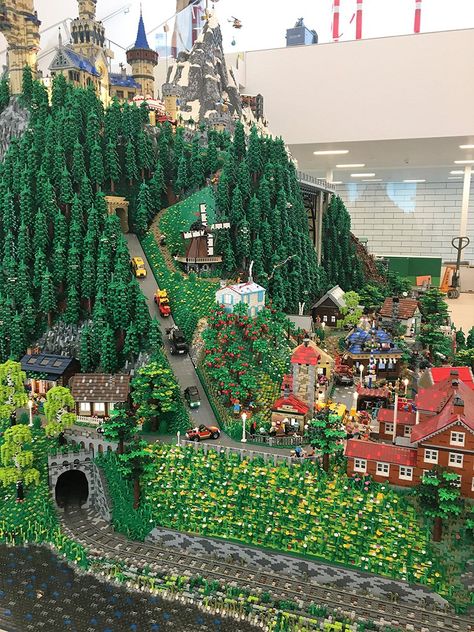 Lego City Display, Best Lego Sets, Big Lego, Bangunan Minecraft, Construction Lego, Lego Display, Lego Boards, Lego Modular, Amazing Lego Creations