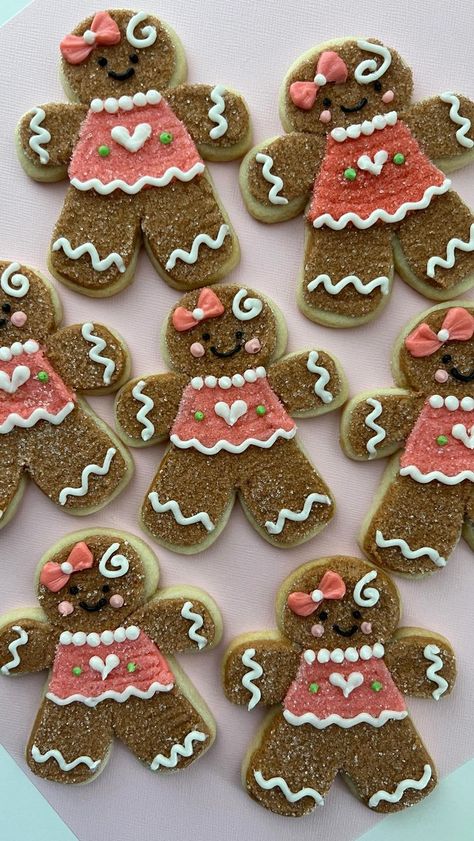 Girl Gingerbread Cookies, Cute Gingerbread Cookies, Gingerbread Girl Cookie, Gingerbread Baby, December Baby, Food Christmas, Christmas Baby Shower, Gingerbread Girl