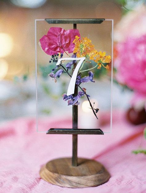 Different Wedding Ideas, Garden Wedding Ideas, Romantic Wedding Ceremony, Wedding Floral Centerpieces, Acrylic Wedding, Wildflower Wedding, Deco Floral, Wedding Table Centerpieces, Wedding Ceremony Decorations