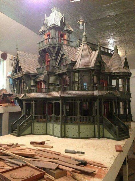 Victorian Dollhouse -- Carson Mansion replica by Ron James Carson Mansion, Wiking Autos, Victorian Dollhouse Miniatures, Steampunk Tendencies, Halloween Fest, Haunted Dollhouse, Model Ideas, Dollhouse Projects, Victorian Dollhouse