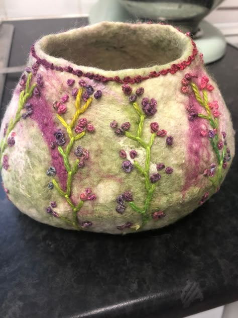 Wet Felting Bowls, Felt Vessels, Felt Bowls, Felted Bowl, Felted Vessels, Tovad Ull, Felted Pictures, Felted Basket, Felted Bowls