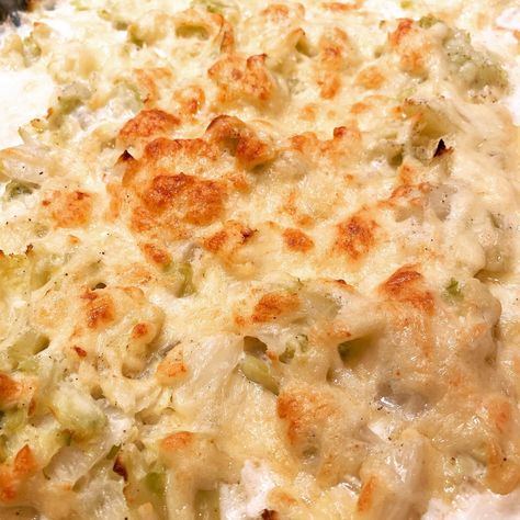 This will your new favorite side dish at your family dinner table! This gratin has only a few ingredients, is super easy and super delicious! Cabbage Gratin, Pickled Eggs Recipe, Au Gratin Recipes, Family Dinner Table, Pickled Eggs, Cooked Cabbage, Vegetarian Cabbage, Salad Dishes, Czech Recipes