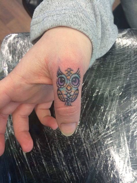 Owl Finger Tattoo, Thumb Tattoo, Owl Tat, Thumb Tattoos, Ink Therapy, Favorite Tattoos, Wrap Tattoo, Colorful Owls, Owl Tattoo