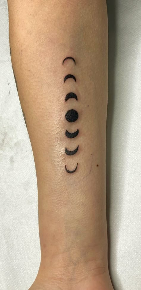 Sun Phases Tattoo, Moon Phases Tattoo Circle, Moon Phases Circle Tattoo, Moon Phases Ankle Tattoo, Chakra Moon Phases Tattoo, Moon Phase Chakra Tattoo, Moon Phase Tattoo, Henna Moon, Phase Of The Moon