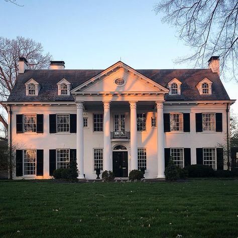 Classic big white Georgian. . . . #oldhouselove #oldhouse #bigwhitehouse #columns #portico #pediment #southernliving #spring #georgian… Georgian Colonial House Exterior, Georgian Colonial House, Greek Homes, Greek Revival Architecture, Colonial House Exteriors, Georgian Style Homes, Southern Mansions, Georgian Mansion, Georgian Townhouse