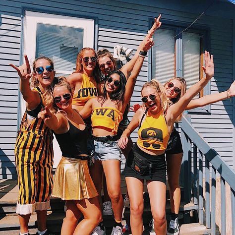 Iowa Hawkeyes Big Ten Football Tailgate outfit inspiration iowa chi omega sorority game day Fsu Tailgate, Football Tailgate Outfit, Iowa Football, Iowa Hawkeye Football, Chi Omega Sorority, Iowa Hawkeye, Football Tailgate, College Game Days, Tailgate Outfit