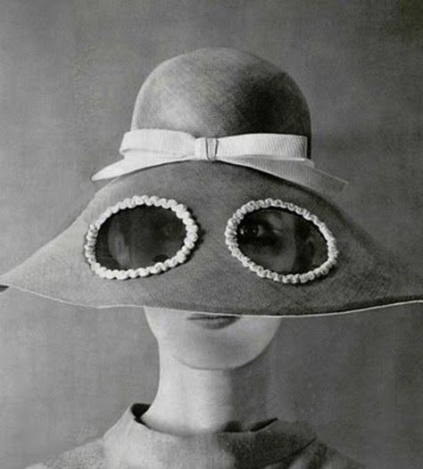 Jean Patou, Wearing A Hat, Trending Sunglasses, 1960s Fashion, 60s Fashion, White Photo, Vintage Glamour, Turbans, Mode Vintage