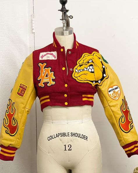 Custom Varsity Jacket Ideas, Varsity Aesthetic, College Photo, Custom Varsity Jackets, Dance Uniforms, Closet Tour, Varsity Jackets, Outfits Y2k, Tomboy Outfits