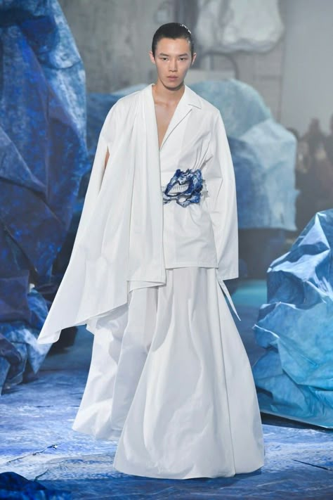 Ethereal Fashion Men, Water Runway, Male Couture, Dresscode Party, Wabi Sabi Fashion, Structure Fashion, Old Money Ootd, Dubai Fashion Week, Structured Fashion