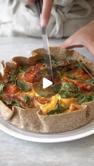 Airfryer Tortilla Wraps, Instant Vortex Air Fryer, Mediterranean Diet Recipe, Spinach And Mozzarella, Breakfast Tortilla, Tomato And Cheese, Fresh Spinach, Recipes Delicious, Spinach And Cheese