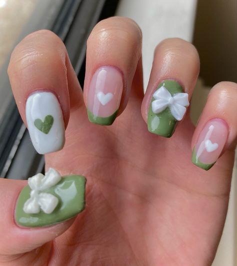 Green Short Square Nails, Cute Short Green Nail Designs, Green Nails Simple Short, Green Simple Nail Designs, Simple Nail Art Green And White, Nail Art Matcha, Green Cute Nails, Pink And Green Nail Ideas, Green Pink White Nails