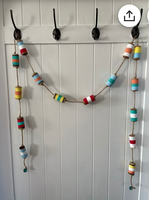 Wine Cork Diy Crafts, Beads Garland, Deco Marine, Cork Crafts Diy, Wine Cork Diy, Wine Cork Art, Cork Ornaments, Cork Projects, Nautical Crafts