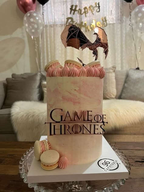 Game Of Thrones Birthday Cake, Twilight Cake, Game Of Thrones Movie, Fiesta Games, Game Of Thrones Birthday, Game Of Thrones Cake, Game Of Throne, Game Of Thrones Party, Game Of Thrones Poster