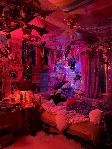 Aesthetic Cluttered Room, Room Styles Aesthetic, Party Bedroom Aesthetic, New Room Ideas Cozy, Over Decorated Rooms, Messy Bedroom Aesthetic Dark, Room Ideas Aesthetic Colorful, Pink Indie Room, Trap House Room