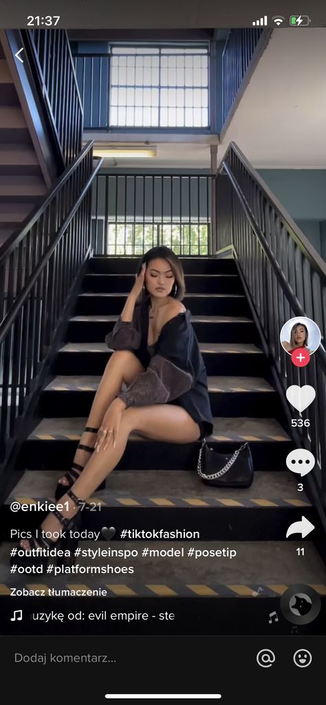 Stairs Poses Photography Dress, Instagram Pose Ideas Stairs, Stairwell Poses Instagram, Poses On Stairs Instagram Dress, Stairs Instagram Pose, Stairs Instagram Pictures, Photo Shoot On Stairs, Staircase Instagram Pictures, Stairwell Poses