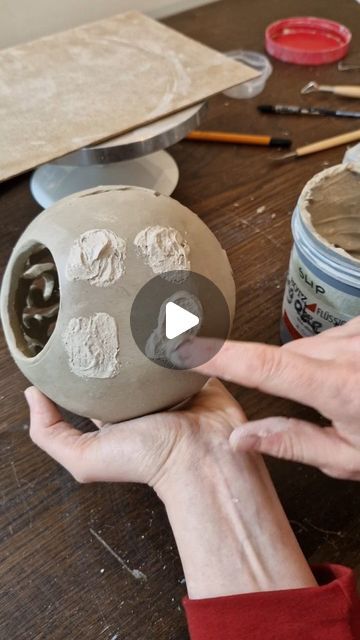 Ceramic Lantern Ideas Pottery, Diy Clay Lantern, Sculpture Making, Ceramic Lantern Handmade, Ceramic Luminaries, Pottery Lighting, Make Your Own Clay, How To Make Ceramic, Slow Art