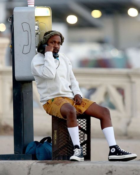 Kendrick Lamar was snapped in L.A. on September 1st reportedly shooting a new music video and sporting some fire BODE shorts. Shop the look here. Bode Shorts, King Kendrick, Vintage Hiphop, K Dot, Kung Fu Kenny, Basic Streetwear, American Illustration, Rap Wallpaper, Estilo Real