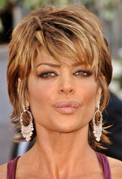 16 Short Shaggy Haircuts for a Totally New You Medium Choppy Layered Hairstyles, Shaggy Messy Short Hair, Lisa Rhinna Hairstyles, Short Shaggy Hairstyles, Lisa Rinna Haircut, Anna Hair, Shaggy Hairstyles, Trendy We Fryzurach, Modern Shag