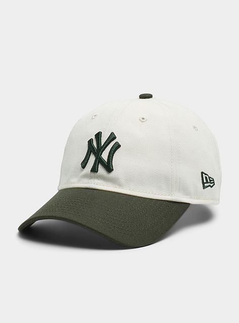 - New Era at Le 31- Official merchandise of the MLB, Major League Baseball- Soft and durable weave- Rigid, curved visor- Strapback with a metallic buckle Mens Hats Fashion, Mens Hats, Men Home Decor, Women Hats, Men Hats, Cap Men, Iconic Logo, Womens Baseball Cap, New Era Cap