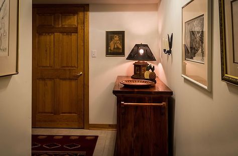 3 Ways You can Make Your Boring Upstairs Hallway More Interesting Upstairs Hallway, Interior Design Advice, English Furniture, Best Flooring, Wood Doors Interior, Hallway Decorating, Interior Design Tips, Wooden Doors, Interior Design Inspiration