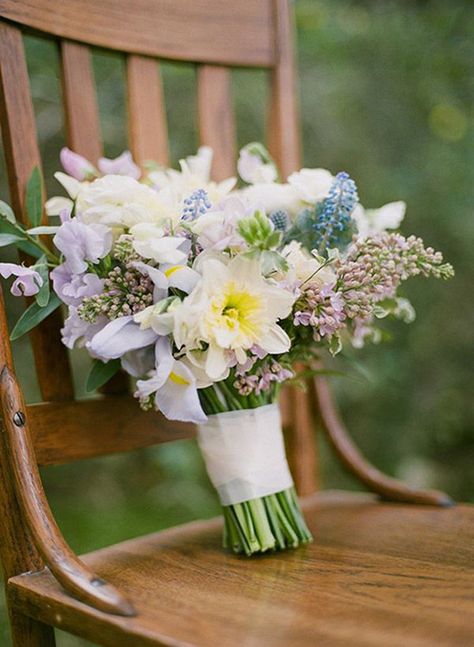 Daffodil Bouquet Wedding, Backyard Spring Wedding, Daffodil Wedding, Bouquet Pastel, Daffodil Bouquet, Lilac Wedding Bouquet, Hydrangea Bouquet Wedding, Lilac Bouquet, Peony Bouquet Wedding