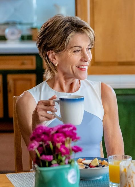 Wendie Malick Short Hair, Wendie Malick, Wavy Curly Hair, Short Hair Cuts, Curly Hair Styles, Short Hair Styles, Hair Cuts, Fashion Tips, Fashion Trends