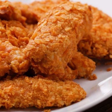 Crispy Sriracha Buttermilk Oven Fried Chicken Recipes Chicken Tenders, Tasty Food Videos, Buttermilk Oven Fried Chicken, Honey Bbq Chicken Wings, Potato Chip Chicken, Bbq Chicken Wings Recipe, Chicken Delight, Crunchy Chicken, Honey Bbq Chicken