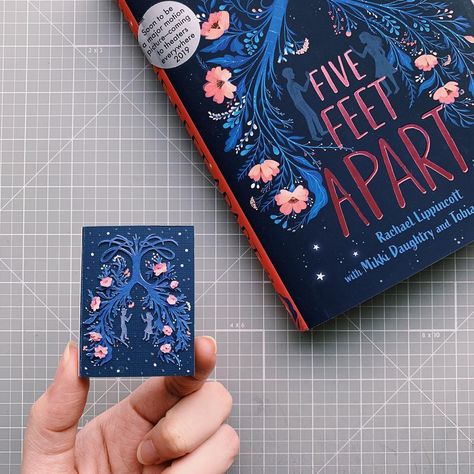 kristen sgalambro on Instagram: “Five Feet Apart is now playing 💕 @haleyluhoo and @colesprouse are tooooo perfect 🙌🏼😭😍Here’s a mini paper version of the book by…” Five Feet Apart Book Cover, Five Feet Apart Book, Mini Book Covers, Line Drawing Illustration, Five Feet Apart, Decor Illustration, Wings Art, Paper Artwork, Paper Cut Art