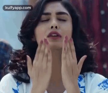 Mrunal Thakur Flying Kiss.Gif GIF - Mrunal thakur flying kiss Jersey Mrunal thakur - Discover & Share GIFs Blow Kiss Gif, Smooch Kiss, Blow Kiss, Flying Kiss, Kiss Sticker, Hugs N Kisses, Mrunal Thakur, Heart Gif, Kiss Stickers