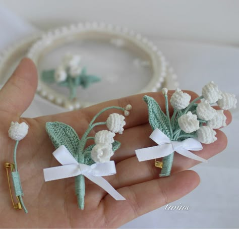 Crochet Wedding Bouquet, Crochet Thread Projects, Thread Projects, Palm Leaf Baskets, Wedding Crochet, Knitting Board, Crochet Brooch, Gifts For Bridesmaids, Crochet Bouquet