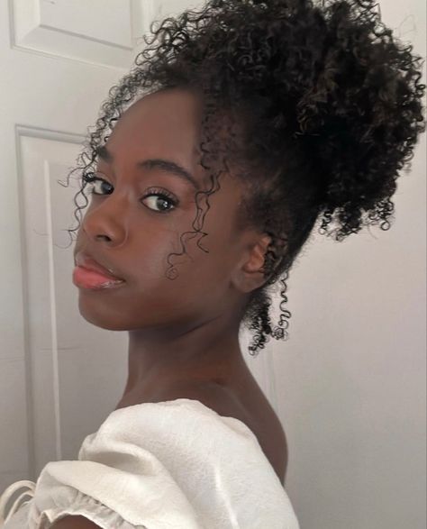 Natural Hair Formal Styles, Two Ponytails Natural Hair, Natural Hair Low Bun, Side Part Natural Hair, Hairstyles For Type 4 Hair, Wash N Go Hairstyles, Half Up Half Down Natural Hair, High Curly Bun, C4 Hair