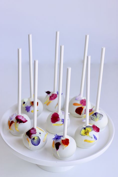 Edible Flower Cake, Graduation Cake Pops, Wildflower Cake, Flower Cake Pops, Bridal Shower Treats, Bridal Shower Desserts Table, Graduation Party Desserts, Edible Flowers Cake, Cake Pop Displays