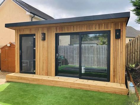 Garden Office Shed, Insulated Garden Room, Garden Room Ideas, Garden Pods, Garden Cabins, Garden Home Office, Summer House Garden, Cabin Exterior, Tiny House Cabin