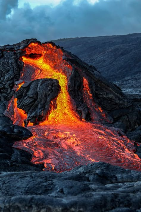 VIDEO: Kilauea Volcano East Rift Zone Eruption Update Volcano Pictures, Volcano Lava, Kilauea Volcano, Erupting Volcano, Hawaii Volcanoes National Park, Hawaii Volcano, Volcano National Park, Lava Flow, Natural Phenomena