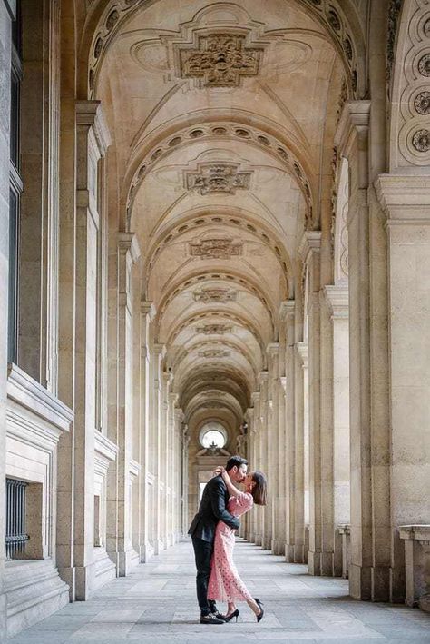 Couples photos in Paris - The Paris Photographer - Portfolio Downtown Vibes, Shangri La Paris, Paris Engagement Photos, Pre Shoot, Shooting Couple, Paris Photoshoot, Paris Couple, Paris Elopement, Couples Modeling