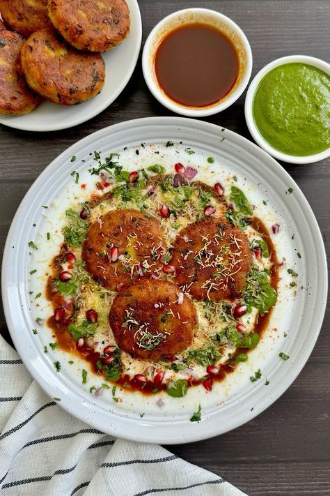 #foodie, #recipes, #cooking, #food inspiration Aalo Tikki Chaat, Aloo Tikki Chaat Recipe, Chaat Street Food, Aloo Tikki Chaat, Aloo Tikki Recipe, Street Food Recipe, Desi Street Food, Aloo Tikki, Chef Boyardee