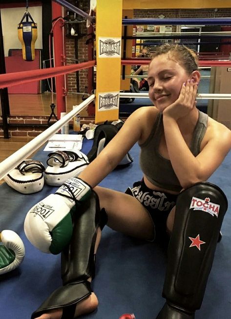 Muay thai life Muay Thai Girl Aesthetic, Muy Thai Aesthetic, Muy Thai Women, Muay Thai Women Aesthetic, Muay Thai Aesthetic, Muay Thai Girl, Women Kickboxing, Muay Thai Women, Muai Thai