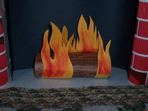 I used construction paper, markers, and paint to create this fire.  I rolled the brown paper up/glue the ends and then drew lines with marker.  I painted the flames and then glued them to the front and back of the log. Trunker Treat Ideas, Kindergarten Christmas Crafts, Fire Crafts, Paper Fire, Recycled Decor, Diy Construction, Faux Fireplace Diy, Thanksgiving Projects, Paper Christmas Decorations