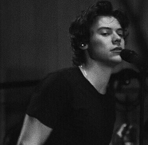 One Direction Fotos, Harry Styles Icons, Dark Harry, Black And White Photo Wall, Harry Styles Aesthetic, Black And White Picture Wall, Harry Styles Wallpaper, Harry Styles Pictures, Harry Styles Photos