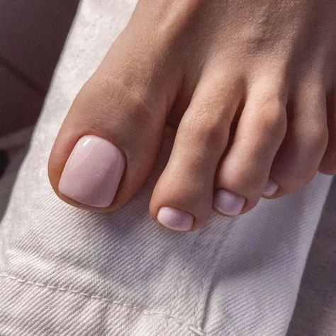 Minimalist Pedicure, Nails For Toes, Pedicure Colors, Metallic Nail Polish, Toe Nail Color, Cute Toe Nails, Summer Toe Nails, Nail Care Tips, Nail Fungus