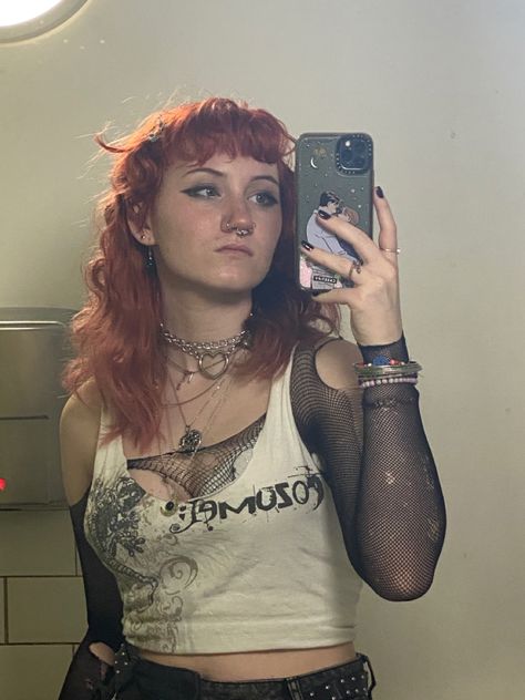 Alt Outfit Aesthetic, Red Hair Alt, Alt Concert Outfit, Fishnet Top Outfit, Esoteric Fashion, Goth Stuff, Gothic Ideas, Fishnet Top, Concert Outfits