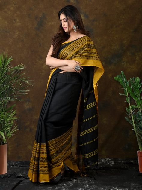 Fashionable Saree, Bengali Saree, Khadi Cotton Saree, Khadi Saree, Cotton Saree Designs, Fancy Sarees Party Wear, Indian Fashion Saree, Yellow Saree, Jamdani Saree