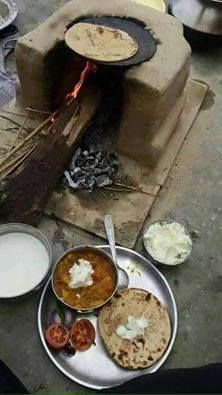 Punjabi Food, Brick Oven, Desi Food, Food Drink Photography, Indian Kitchen, India Food, Indian Food Recipes Vegetarian, Snap Food, Village Life