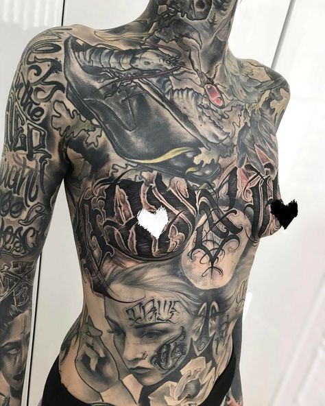 Monami Frost •MF• Passion Chest tattoo Heavily Tattooed, Tattoo Colour, Chica Punk, Chest Tattoo Female, Mastectomy Tattoo, Monami Frost, Knuckle Tattoos, Tattoo Female, Tattooed Girls