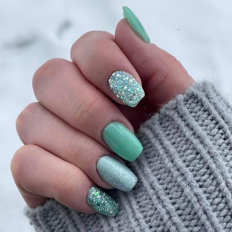 Shade Nails, Fun March Nails, Beetle Gel Nails, March Square Nails, Jan Nails, Powder Dip Nail Ideas Spring, Solid Color Nail Ideas, Spring Dip Powder Nails, Dip Powder Nails Ideas Spring