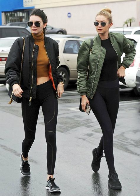 How to look sporty *and* stylish this fall - GirlsLife Edgy Outfits For Women, Rihanna Street Style, Gigi Hadid Street Style, European Street Style, Look Legging, How To Wear Leggings, Athleisure Trend, Pastel Outfit, Legging Outfits