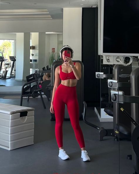 Valentines Gym Outfit, Red Gym Outfit Aesthetic, Red Workout Outfit Aesthetic, Red Pilates Aesthetic, Workout Red Aesthetic, Red Workout Aesthetic, Red Sporty Outfit, Red Gym Aesthetic, Red Wonyoungism