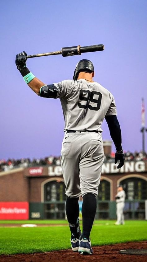 Yankees Baseball Wallpaper, Baseball Astethic, Baseball Wallpaper Aesthetic, Background Aesthetic Photo, Baseball Player Aesthetic, Mlb Photography, Aaron Judge Wallpaper, Yankees Aesthetic, New York Yankees Wallpaper