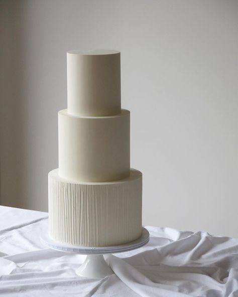 Bespoke Wedding Cake, Ridged Wedding Cake, Chocolate Chip Wedding Cake, White Plain Wedding Cake, Petite Wedding Cake Ideas, Trendy Wedding Cakes 2023, Architectural Wedding Cake, Ribbed Wedding Cake, Simple Wedding Cake 2 Tier Classy