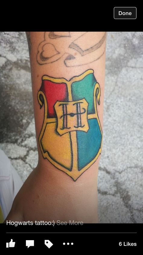 My Harry Potter tattoo (: -Liz -- inspiration for arm/face painting Arm Face Painting, Harry Potter Face Paint, Maquillage Harry Potter, Harry Potter Makeup, Hogwarts Tattoo, Harry Potter Crest, Face Paint Ideas, Harry Potter Face, Girl Face Painting